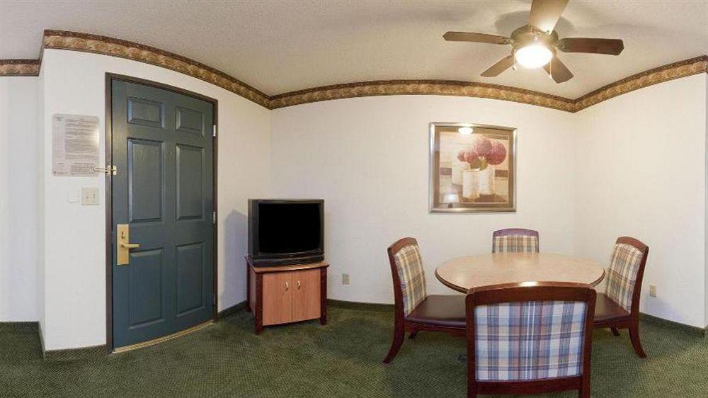 Express & Minneapolis - West End By Ihg 2*