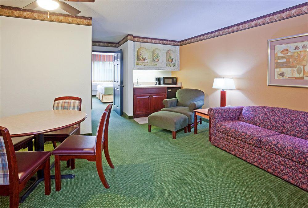 Express & Minneapolis - West End By Ihg Hotel Saint Louis Park