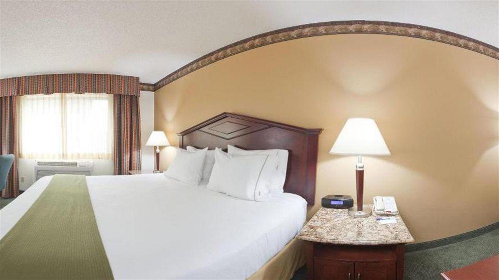 Hotel Express & Minneapolis - West End By Ihg