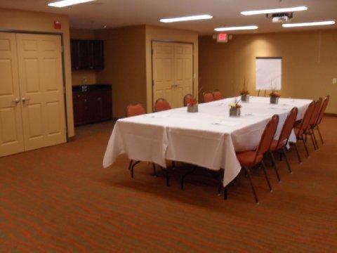 Express & Minneapolis - West End By Ihg Saint Louis Park