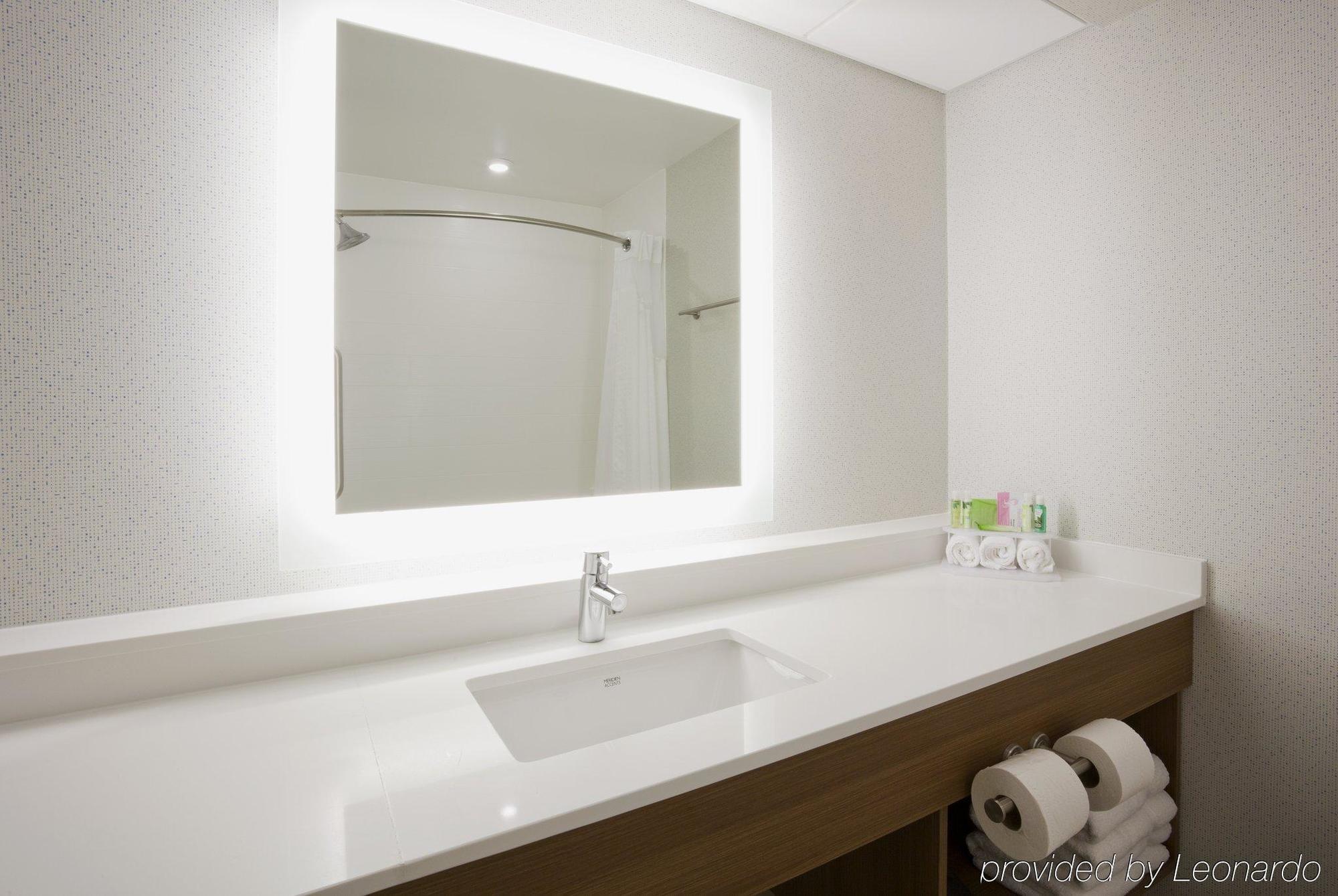Express & Minneapolis - West End By Ihg